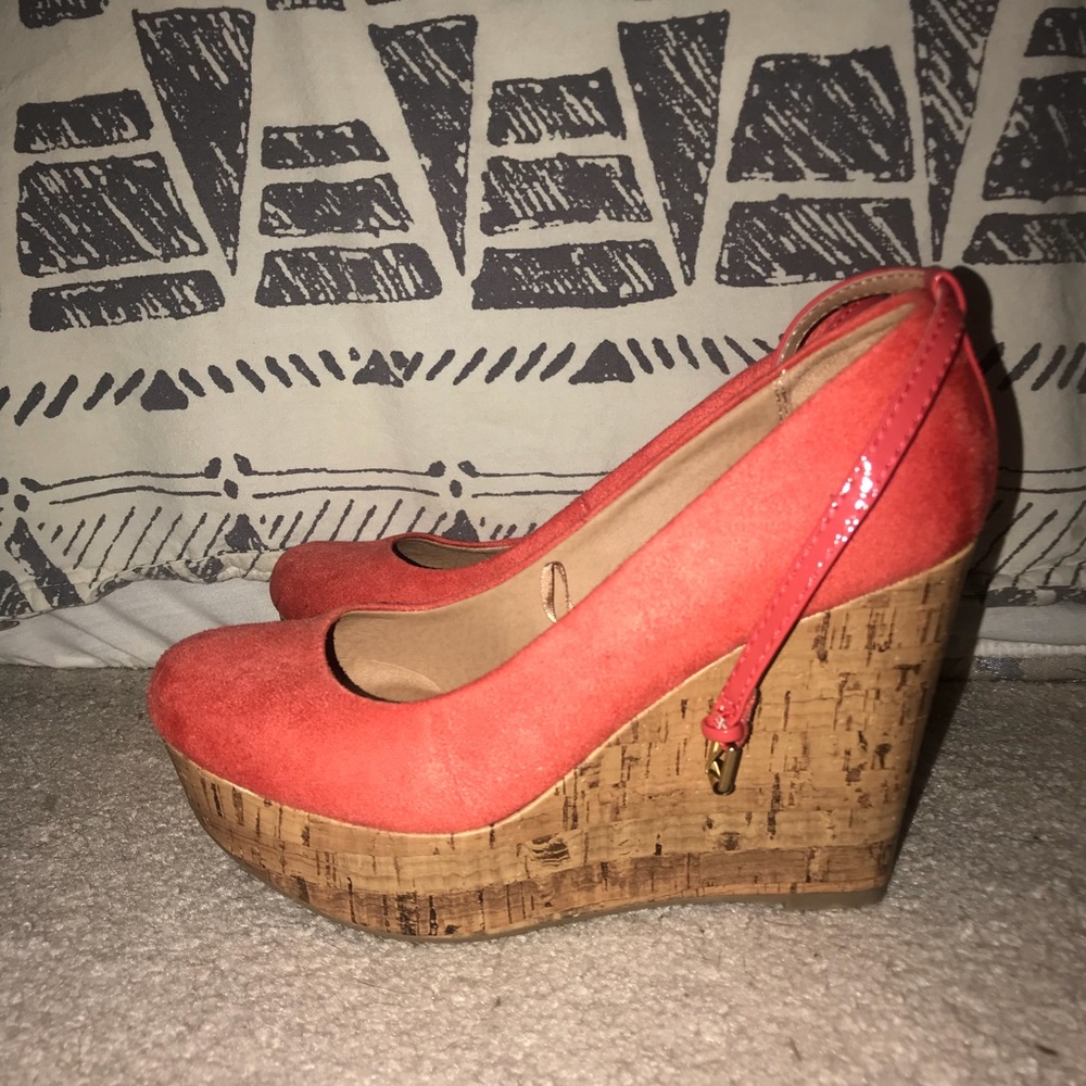Coral Wedges size 7